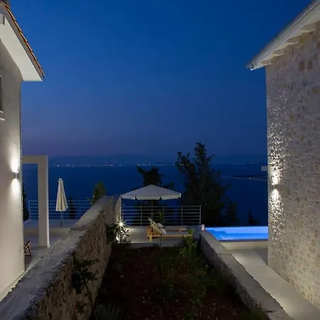 Ionion Theasis Kallisti Tsoukaládhes