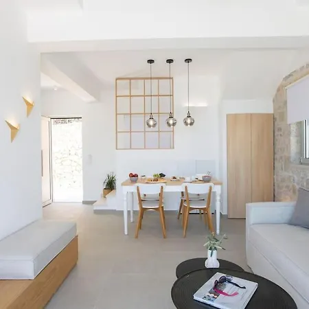 Ionion Theasis Kallisti Tsoukaládhes